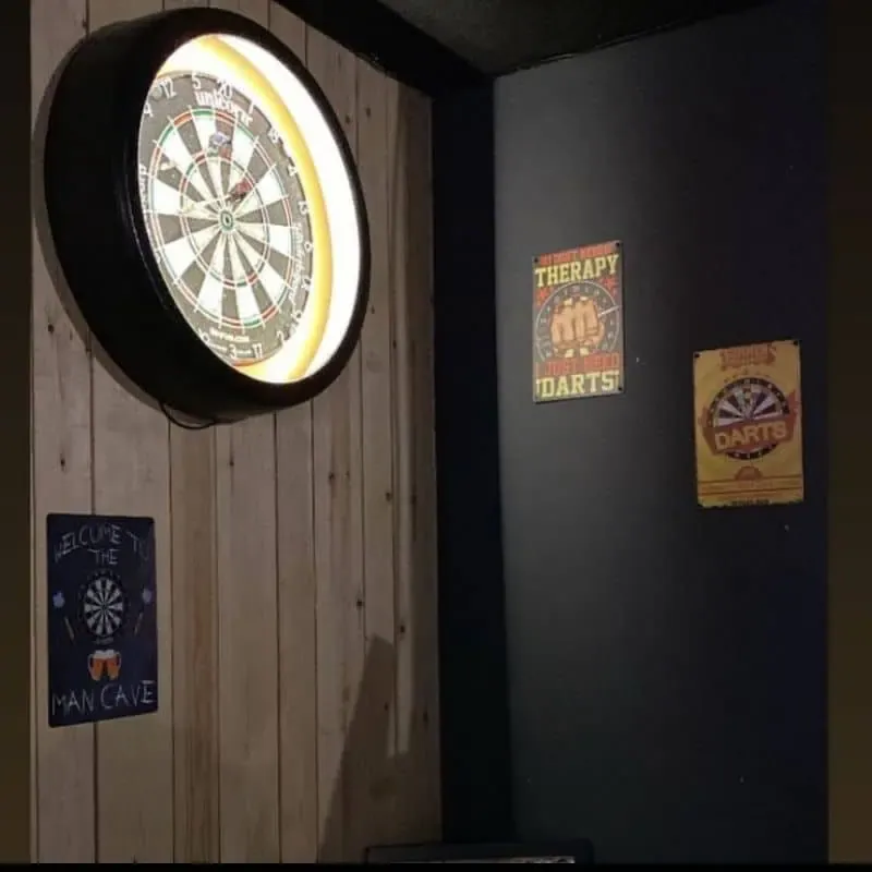 Cible de fléchettes connectées à Valenciennes Divertybox véritables cibles en liège et fléchettes en acier. Tournoi les mercredi