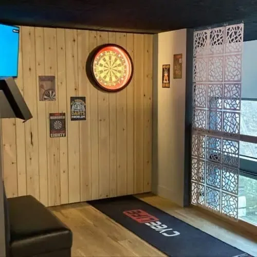 Cible de fléchettes connectées à Valenciennes Divertybox véritables cibles en liège et fléchettes en acier. Tournoi les mercredi